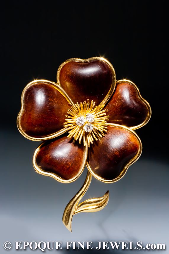   Van Cleef &amp; Arpels - An 18 karat gold and wood &#39;clematite&#39; flower brooch | MasterArt